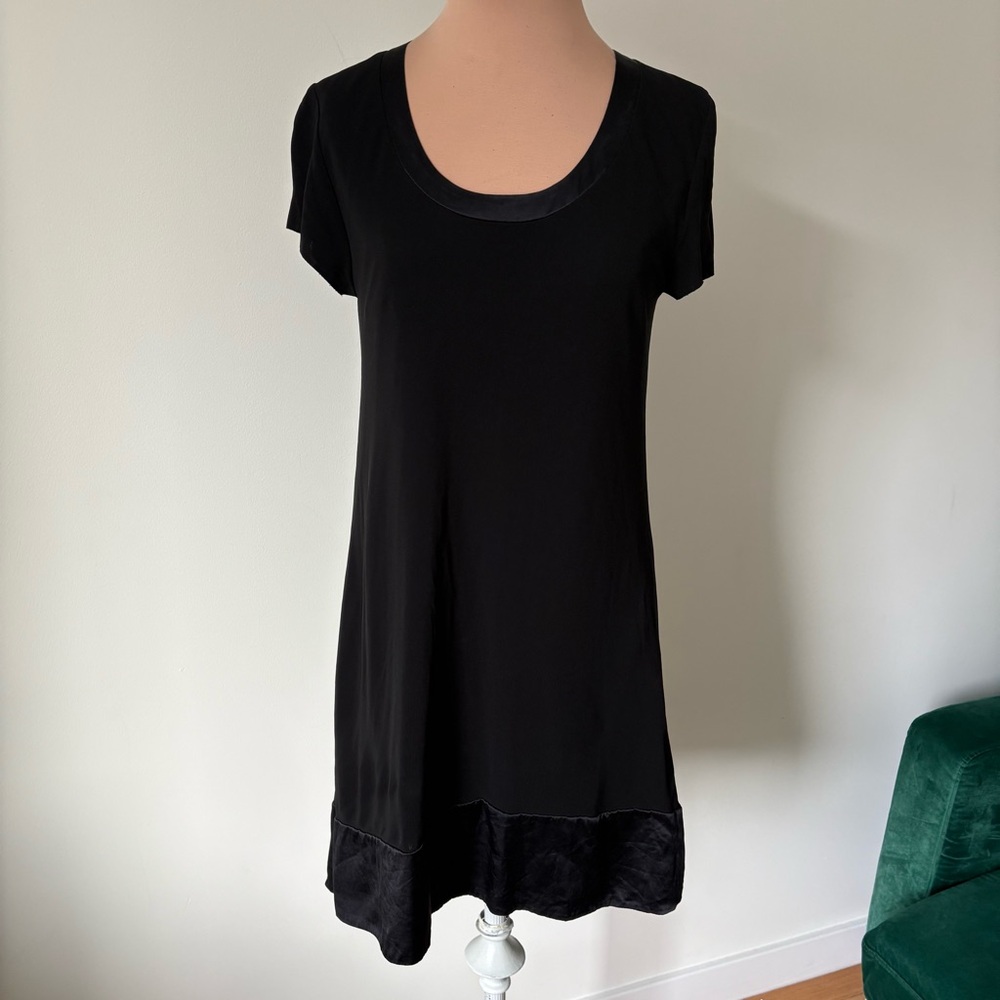 Anthropologie Graham & Spencer Black Viscose Short Sleeve Silk Trim Dress EUC XS